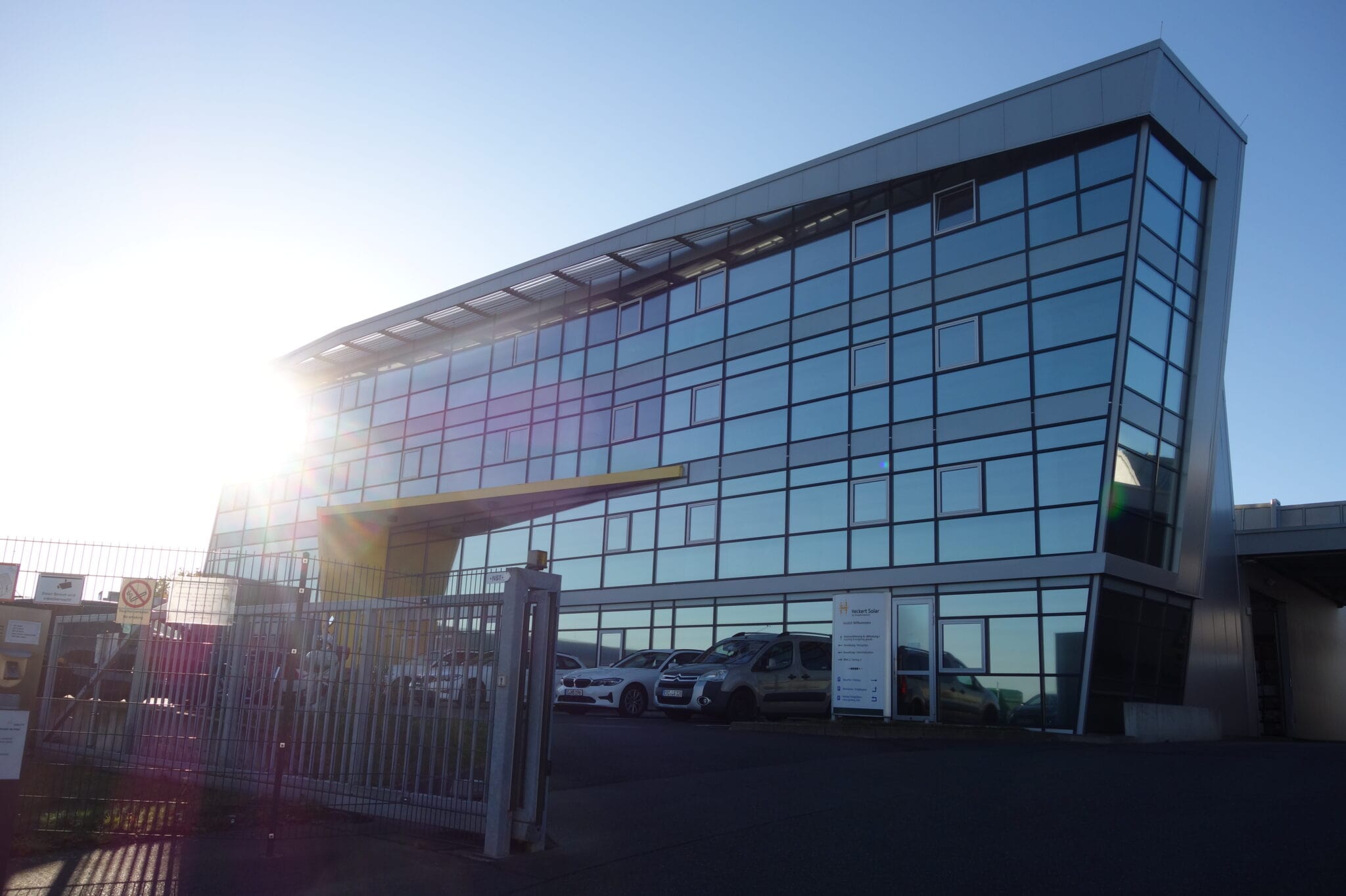 Heckert Solar geht neue Wege: Markteinführung des Apollon 1.0 und internationale Expansion mit der innovativen Zeus-Serie Heckert Solar geht neue Wege: Markteinführung des Apollon 1.0 und internationale Expansion mit der innovativen Zeus-Serie